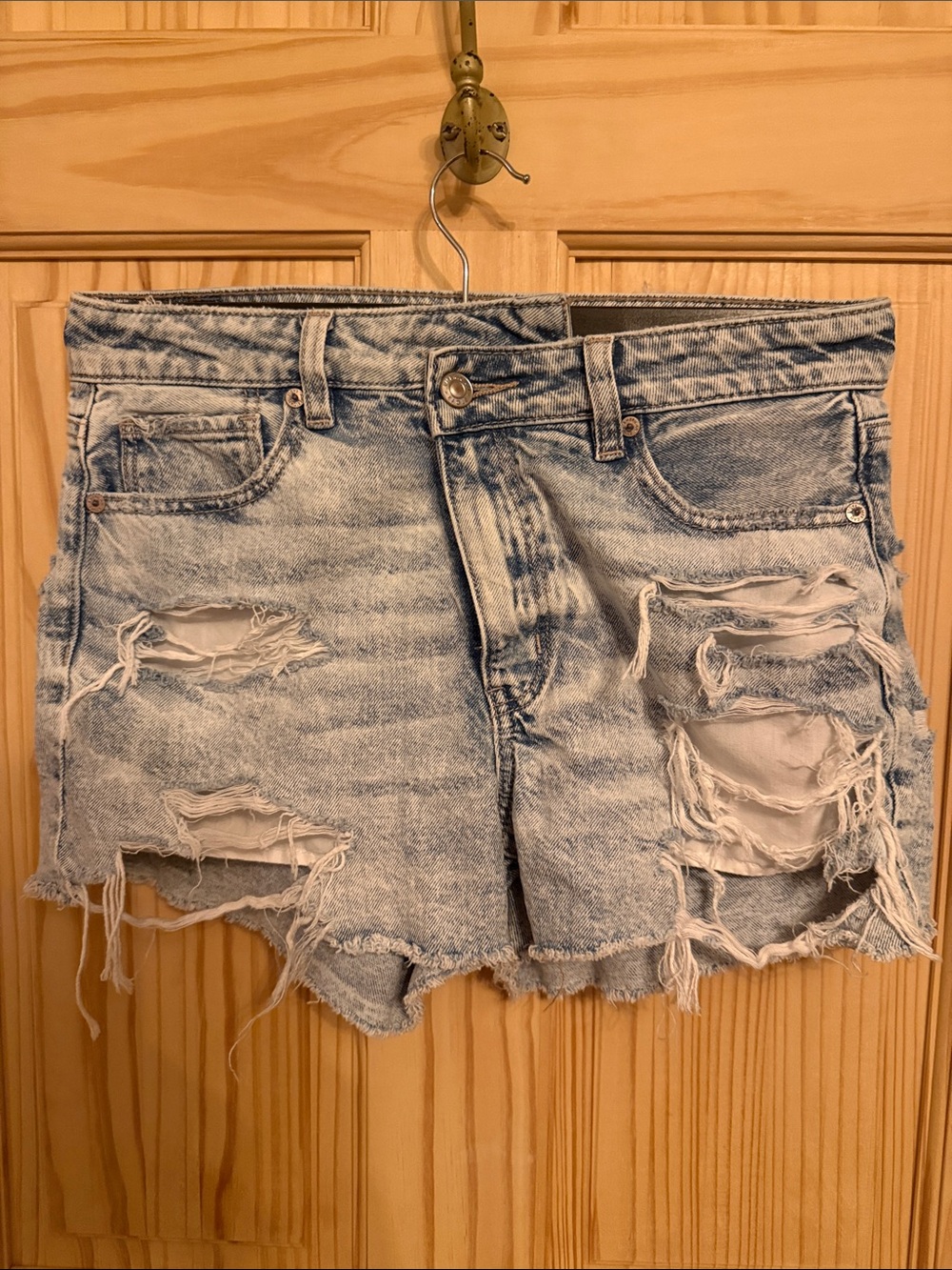 American Eagle Ripped Light Wash Denim Shorts - Casual Summer Style
